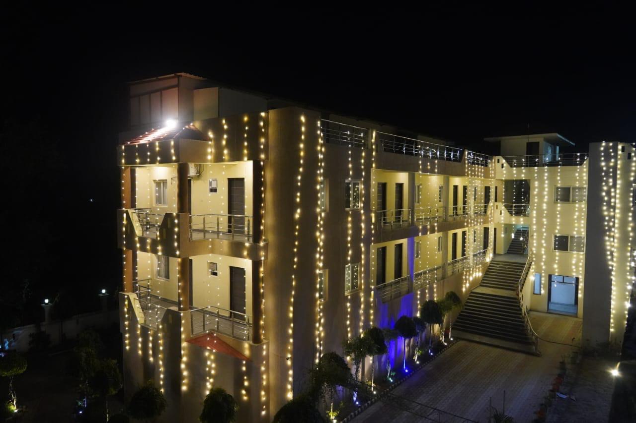 Tiger Den Club & Resort